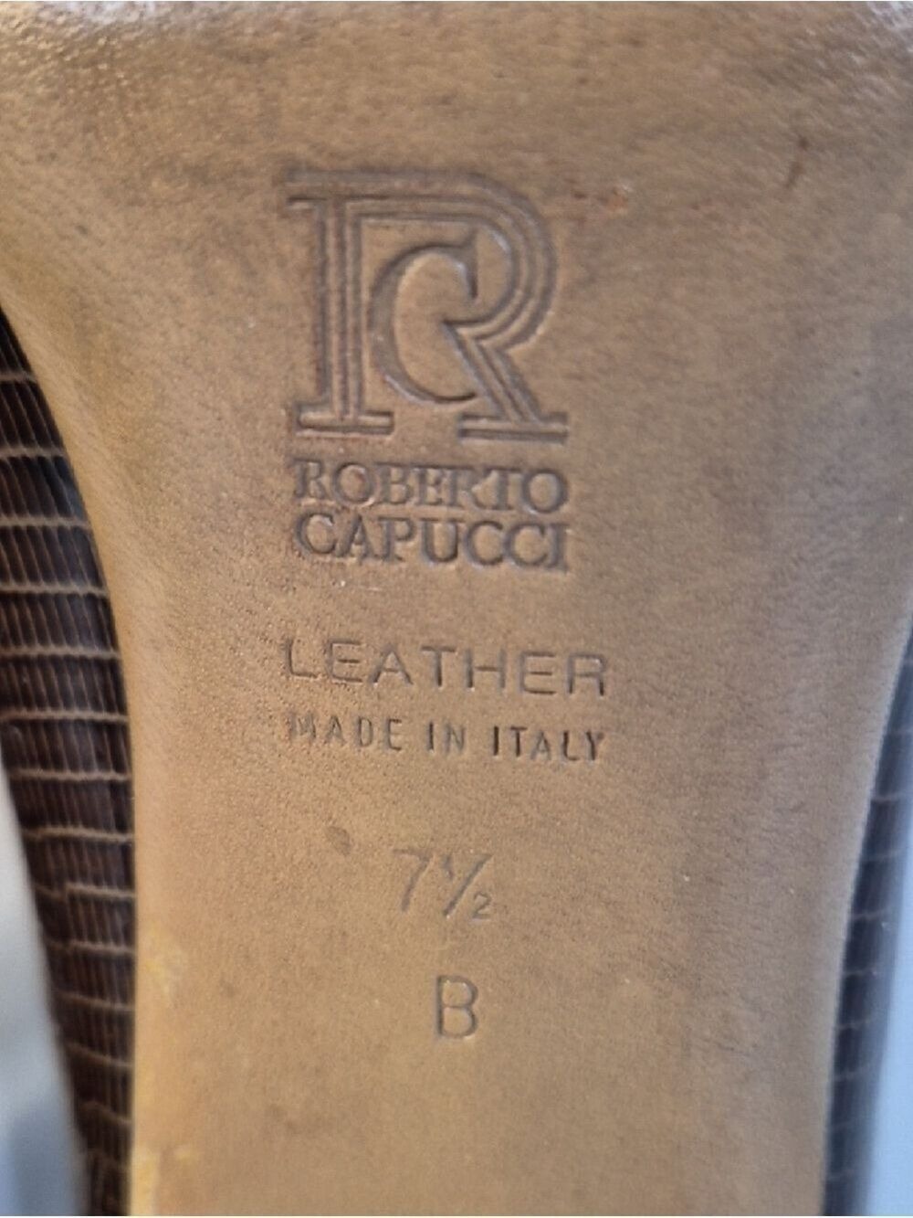 Robetro Capucci Brown Textured Leather Pumps with Low Heel - Picture 11 of 12